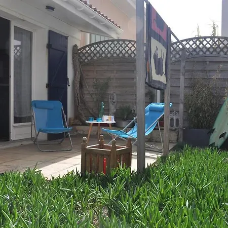 בית נופש White Blue House ביסקארוס